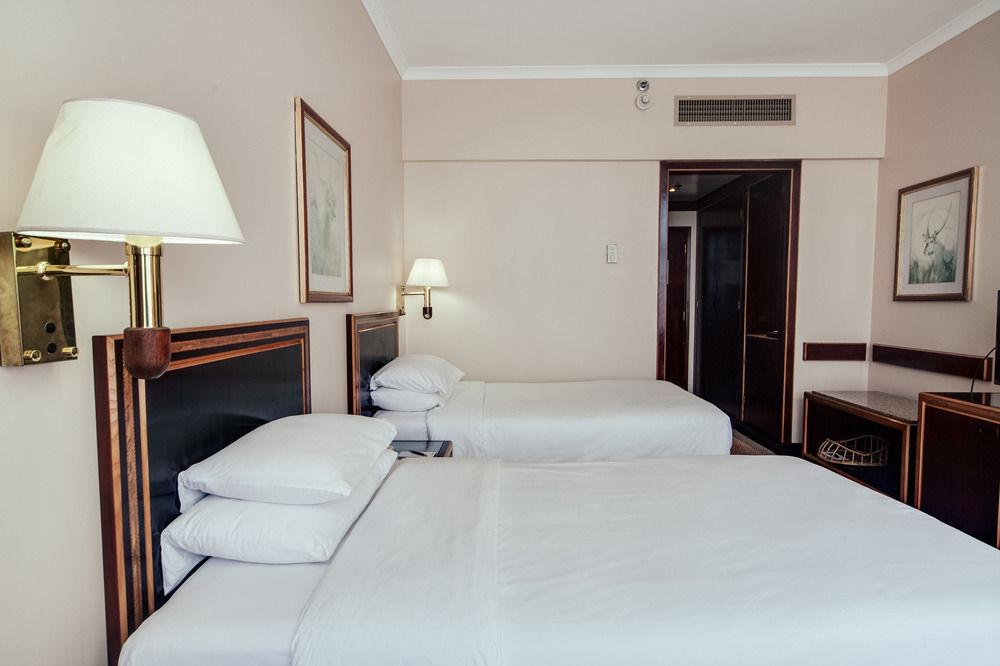 Sheraton Kampala Hotel Exterior foto
